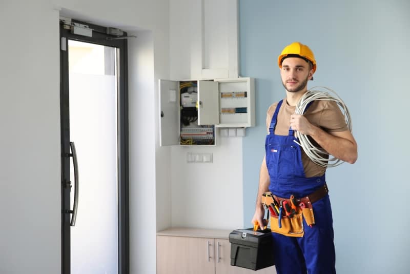 types of electricians