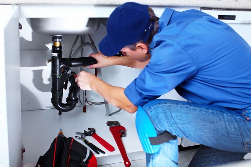 8 Reasons to Hire A Blocked Drain Plumber for Homes