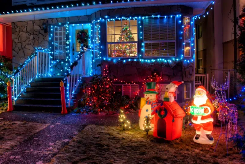 3 Common Mistakes To Avoid When Hanging Christmas Lights