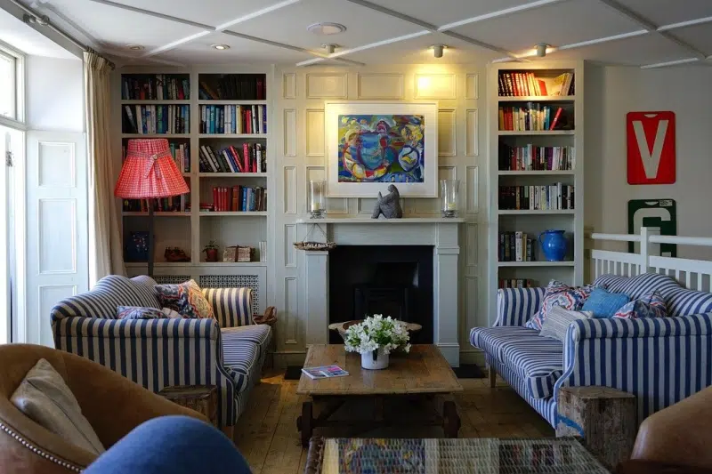 3 Simple Ways To Arrange Your Living Room for Conversation